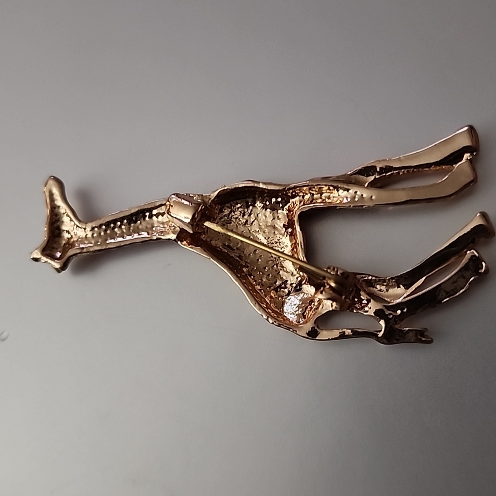 Fun Giraffe 🦒 Brooch - Picture 3 of 4